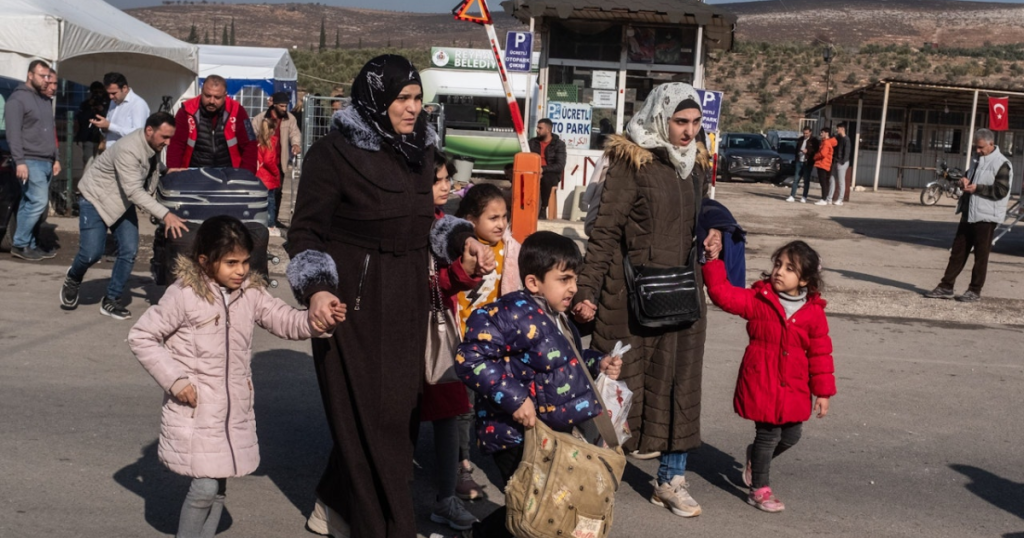 differences between exile and refugee